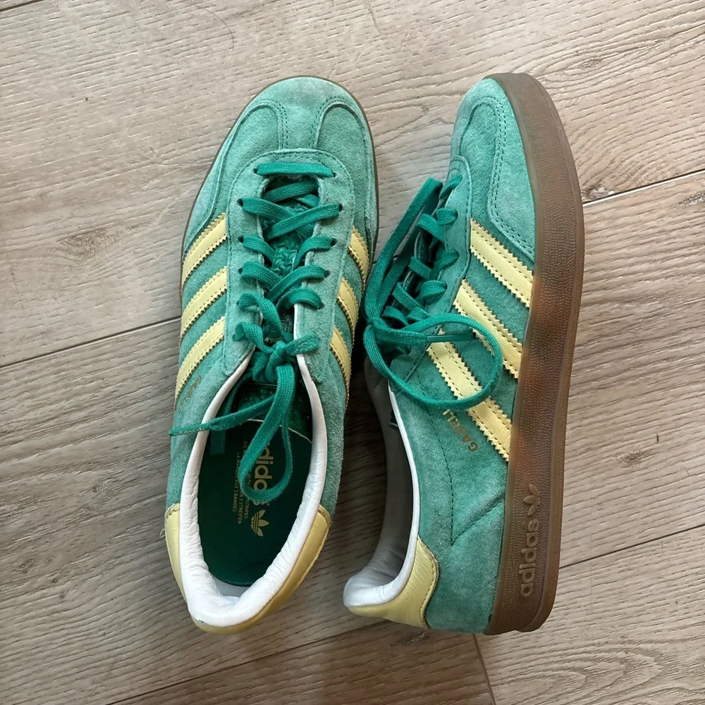 ADIDAS Originals Gazelle Indoor sneakers with gum soles Women’s - Picture 11 of 11